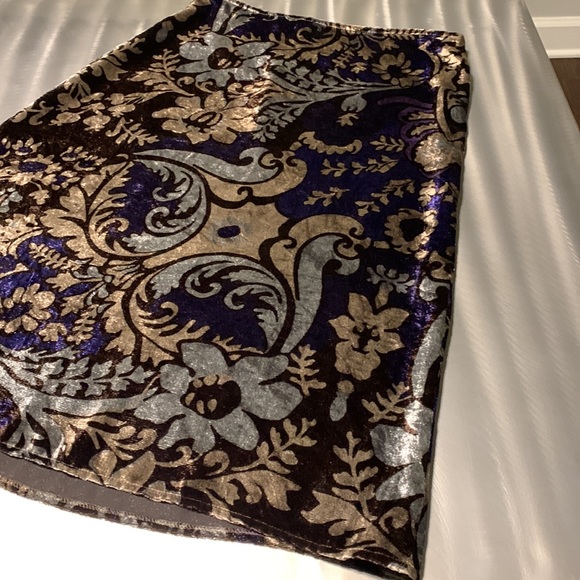 The Limited Dresses & Skirts - The Limited Purple Paisley Crushed Velvet Skirt Size 4
